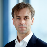 Headshot of Andrew Freestone.
