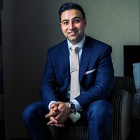 Headshot of Ehsan Mofidi.